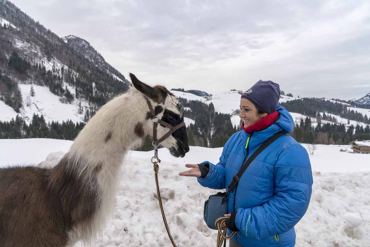 martina and loriot lama trekking