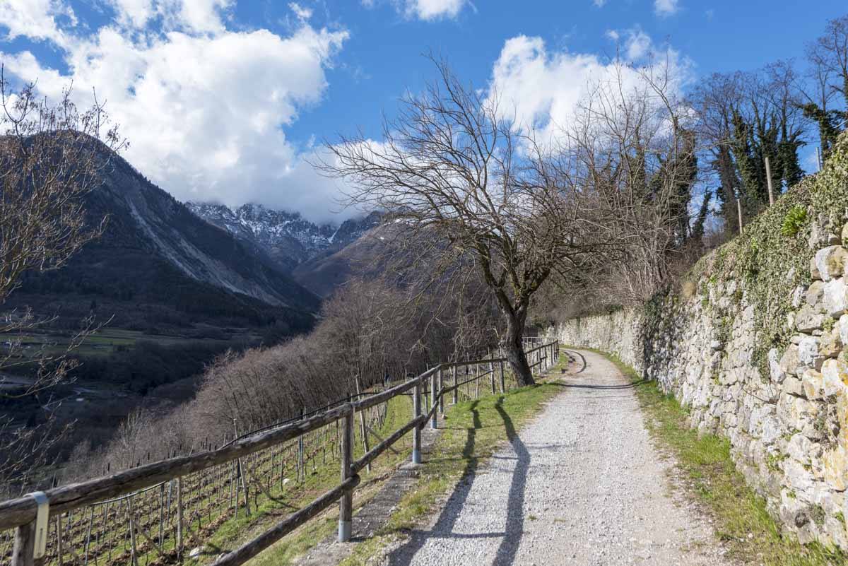 tenno garda trentino path ville