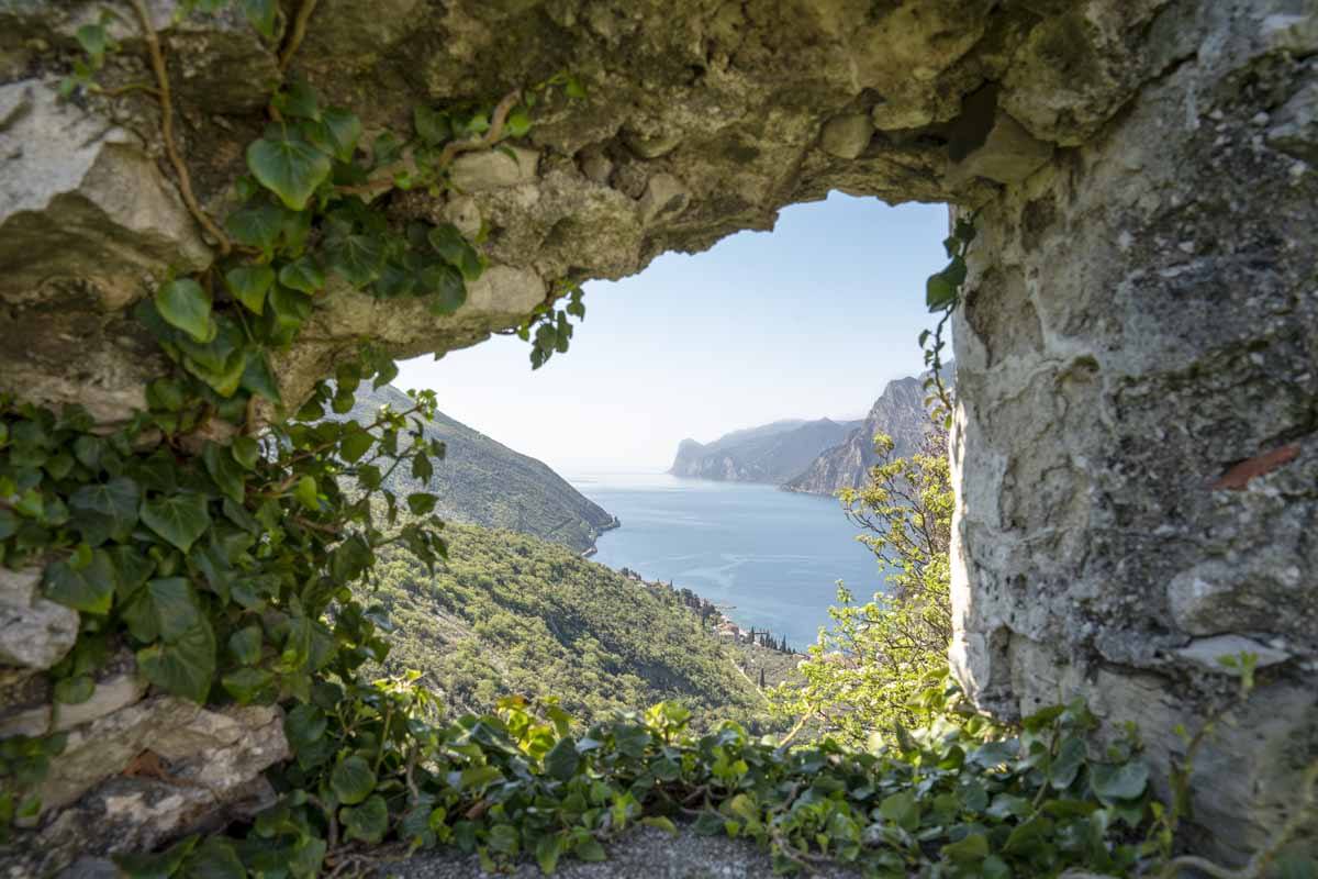 lake garda penede caste window