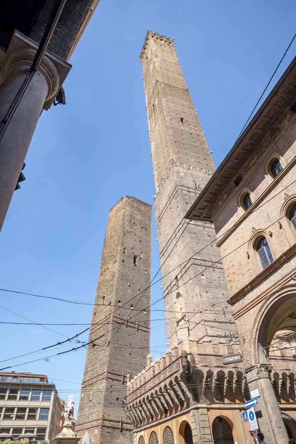 bologna two towers