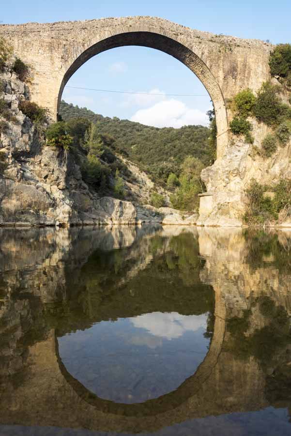 puente llierca pyrenees girona
