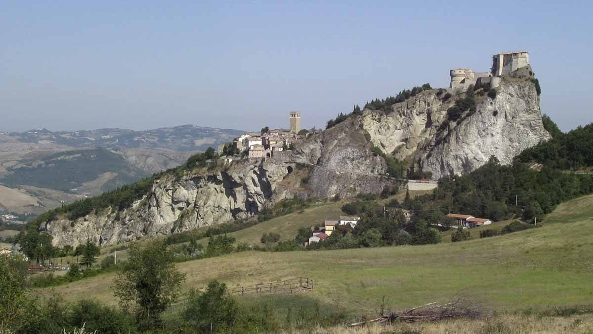 small town emilia romagna san leo