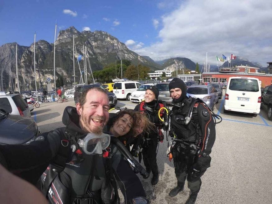 diving group selfie