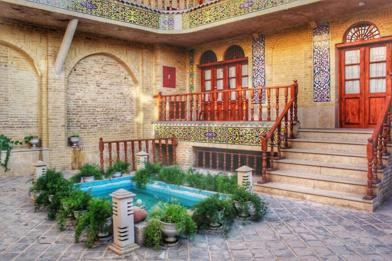 forough-hotel-shiraz-book