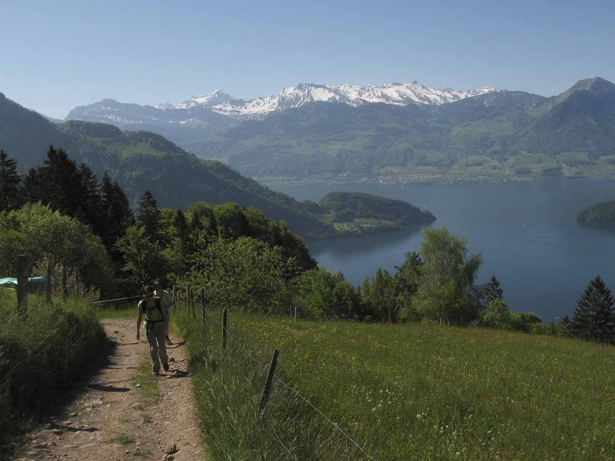 6. hiking-up-rigi