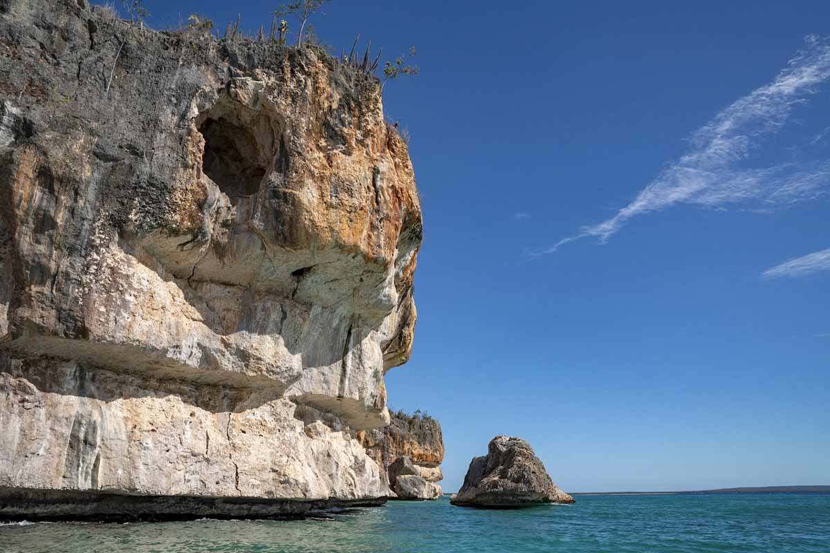 bahia de las aguilas cliffs