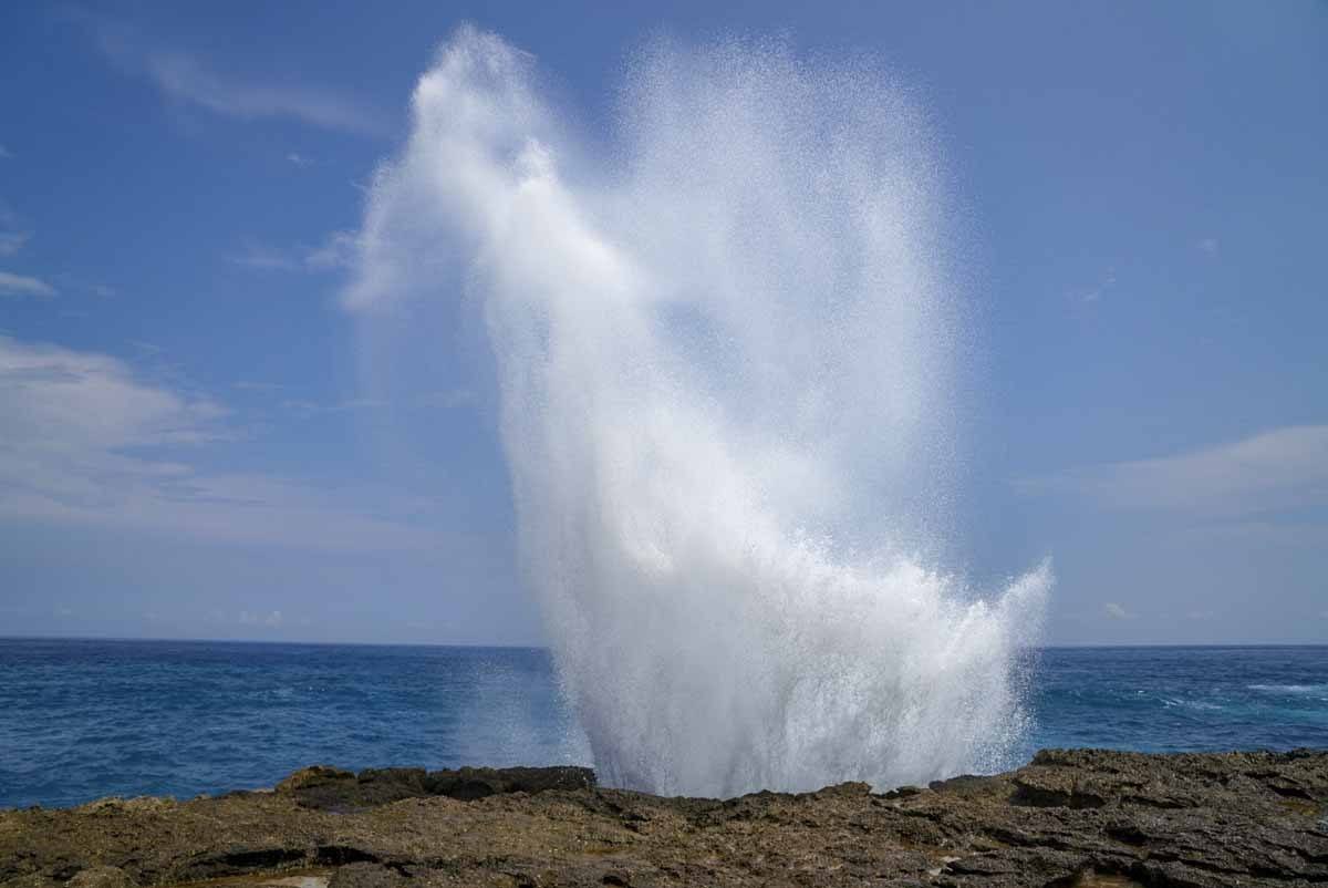 The famous Devil's Tear waterhole on Nusa Lembongan