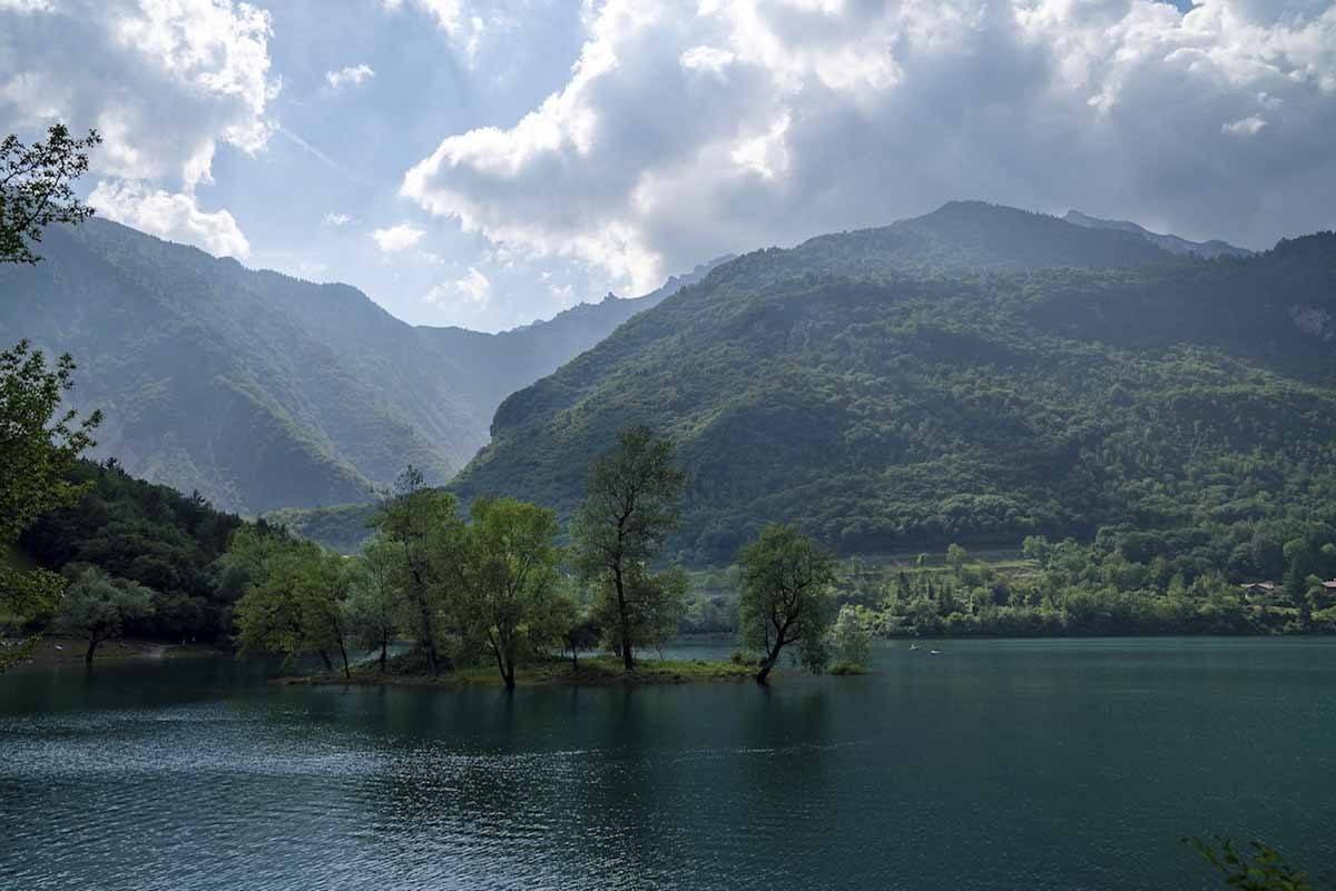 lake tenno water