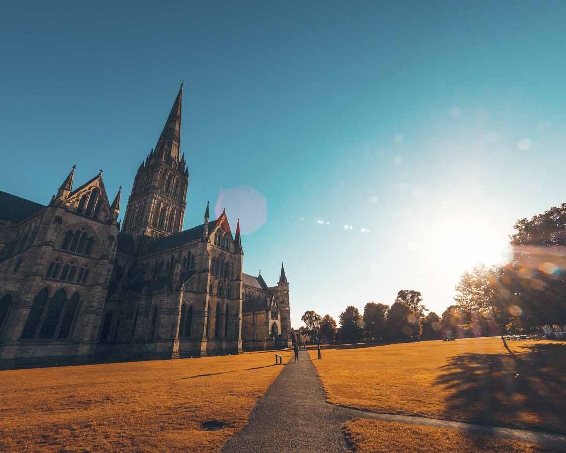 salisbury cathedral sun