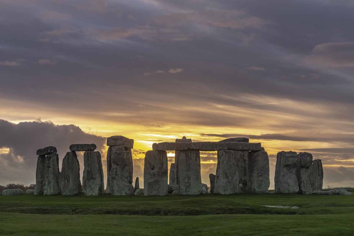 visit stonehenge sunset