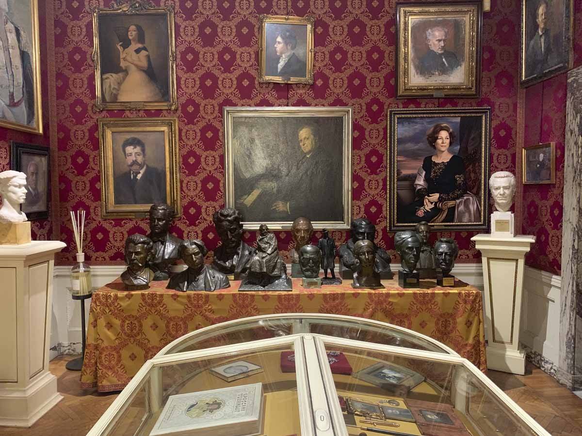 la scala museum composer busts