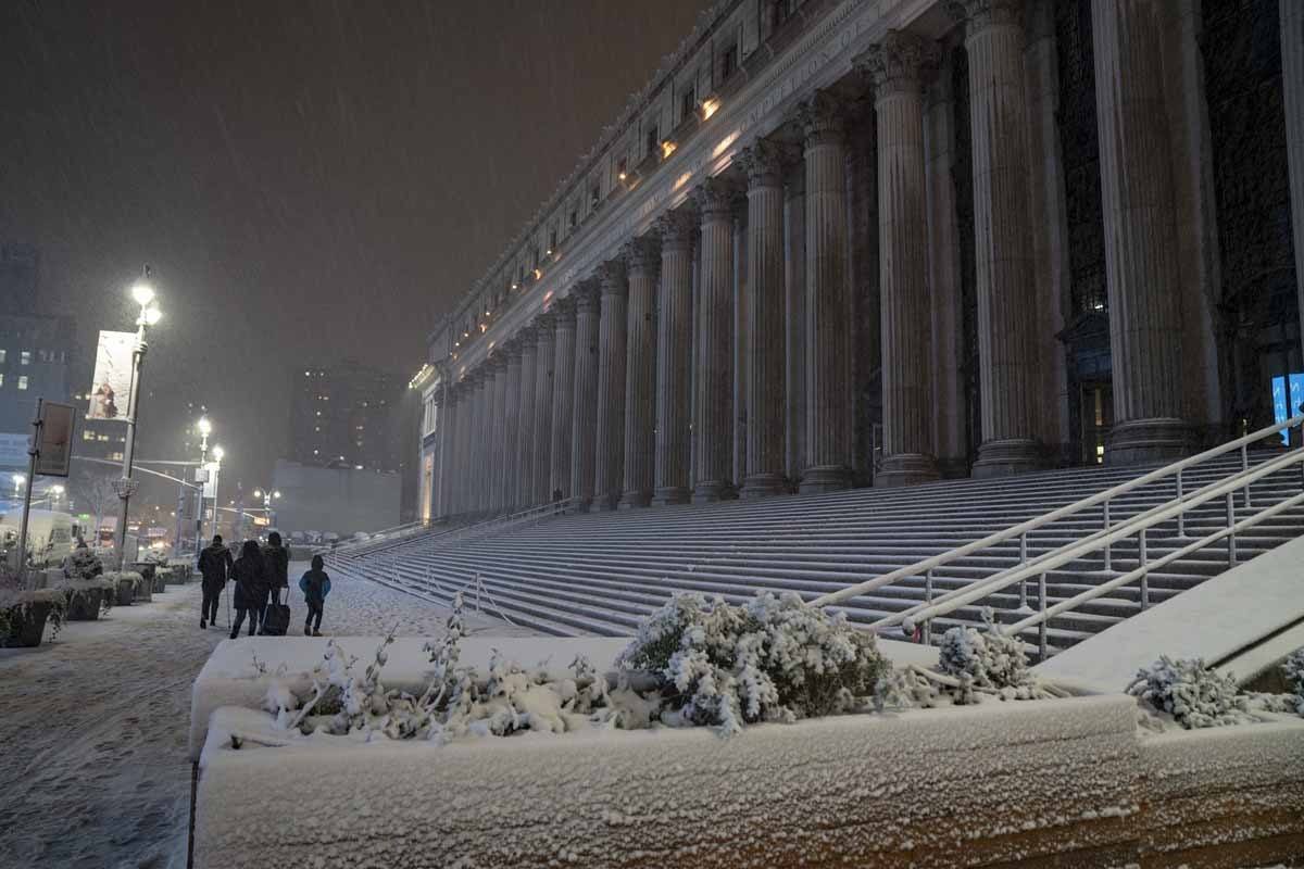 nyc public library winter snow