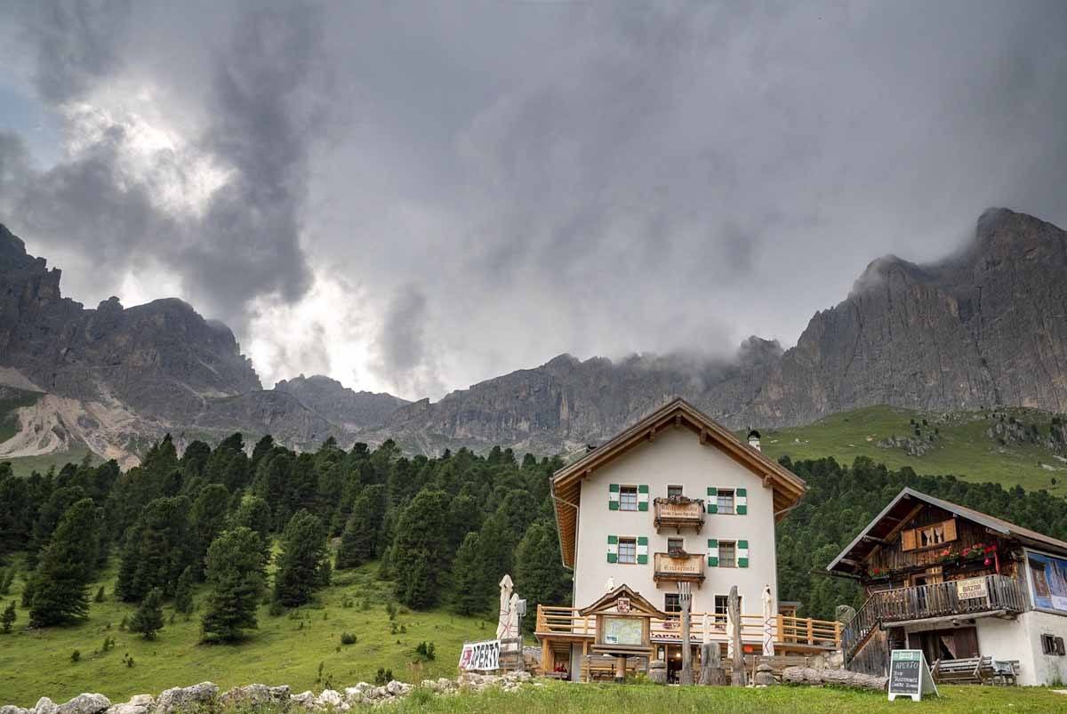 rifugio gardeccia dolomites