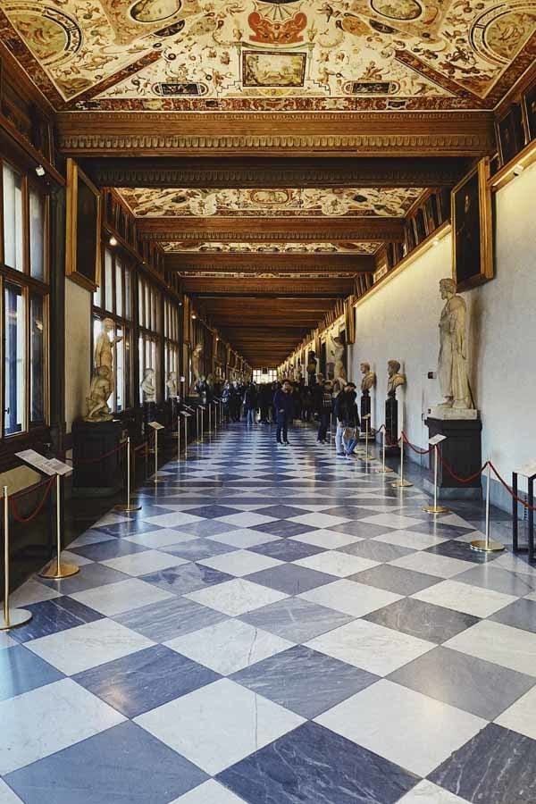 uffizi gallery inside corridor