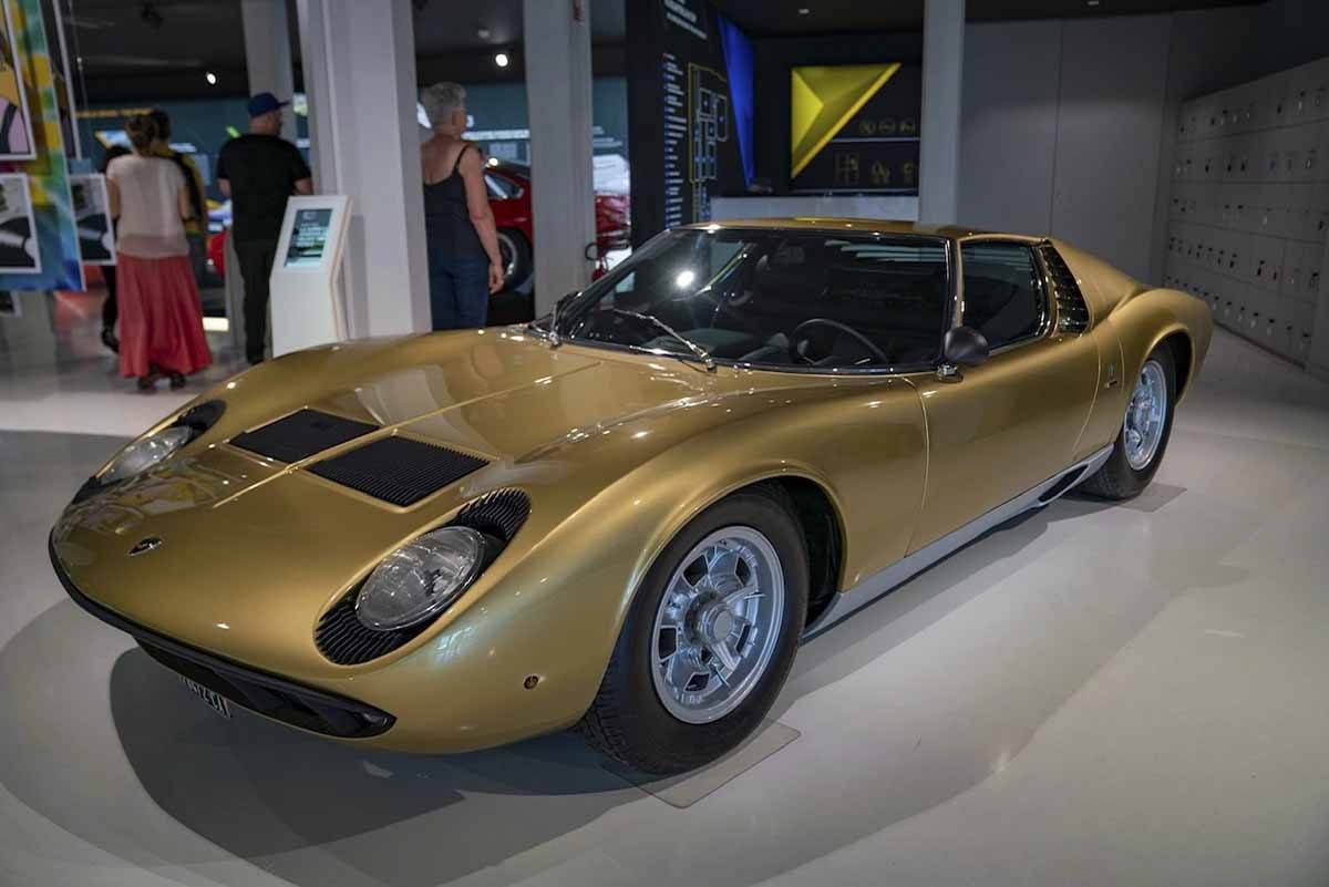 lamborghini miura golden