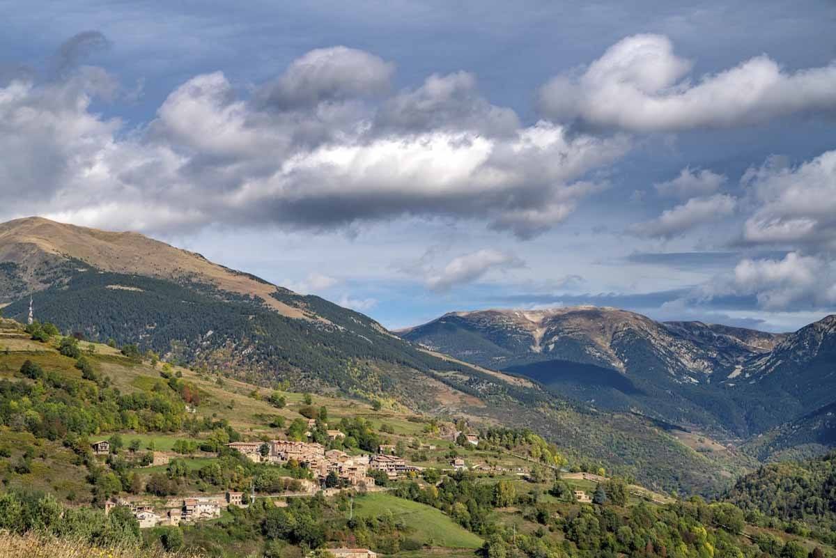 tregura pyrenees hiking