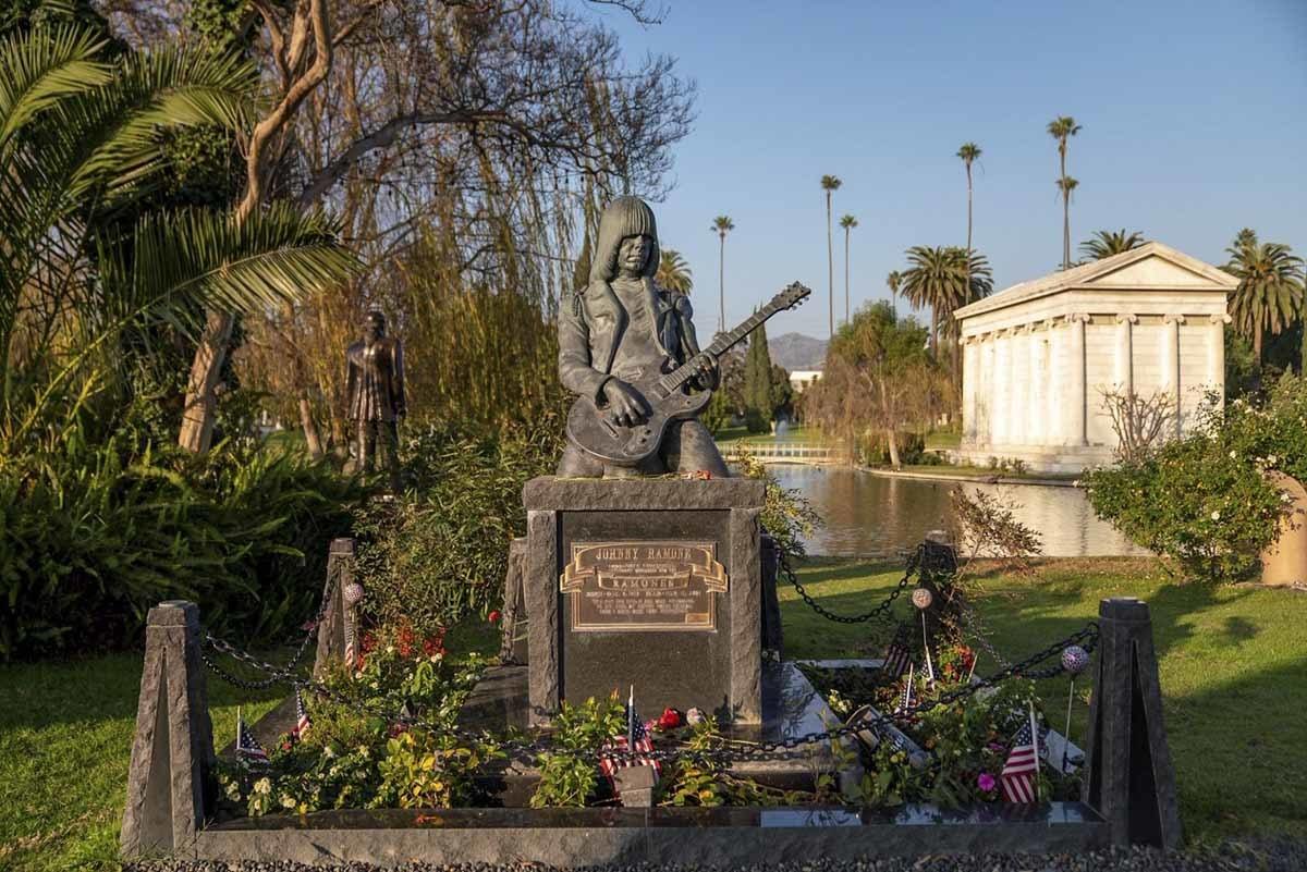 hollywood forever cemetery