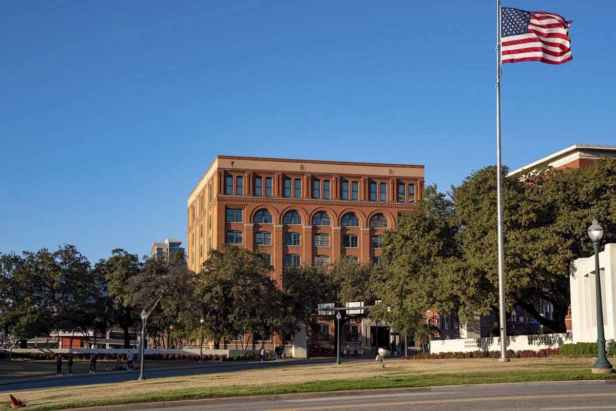 dallas dealey plaza