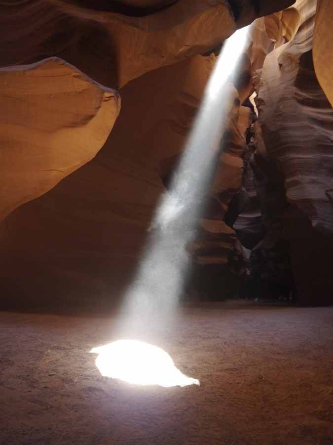 upper-antelope-canyon-lightbeam