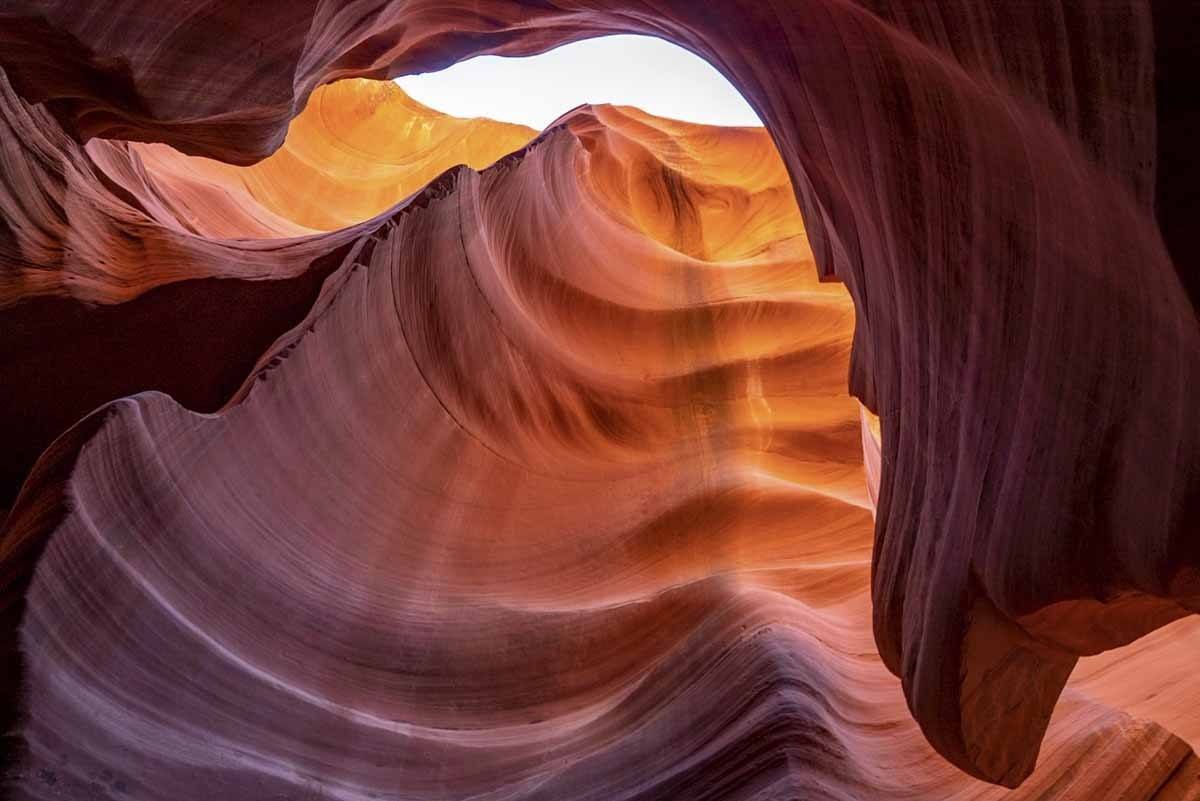 upper vs lower antelope canyon