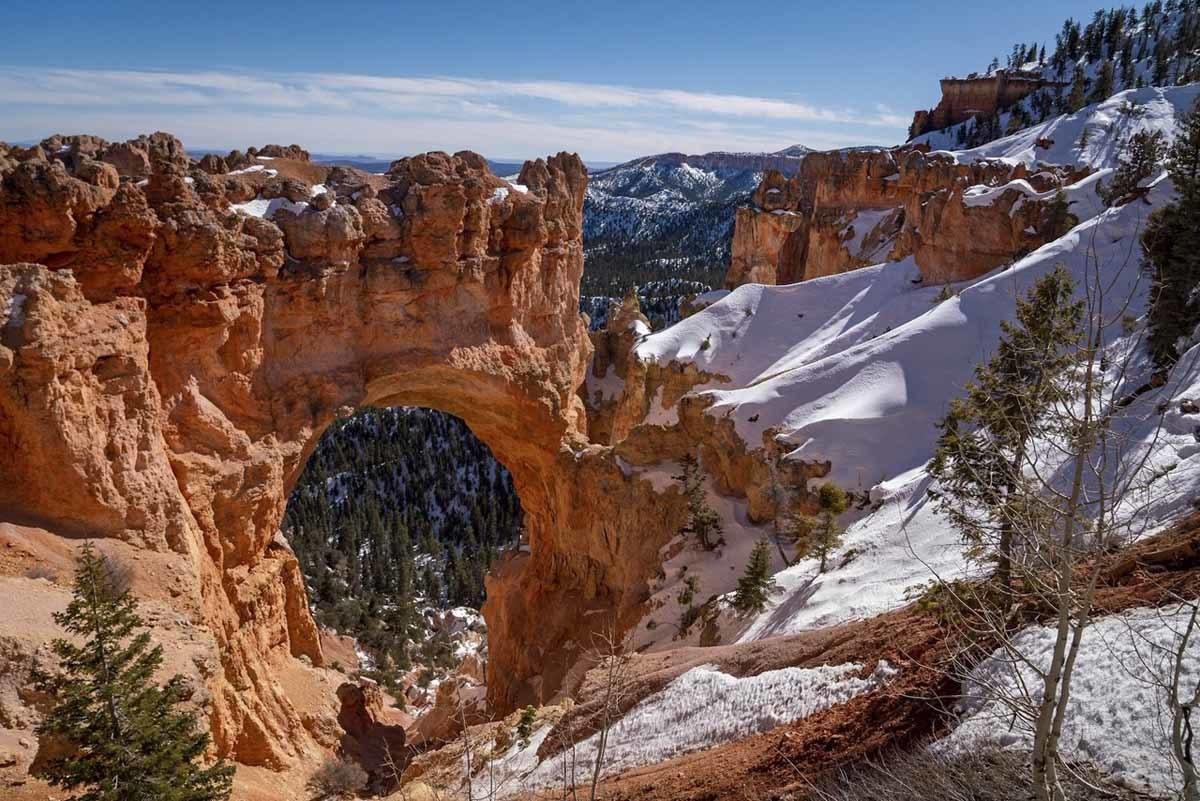 bryce natural arch winter