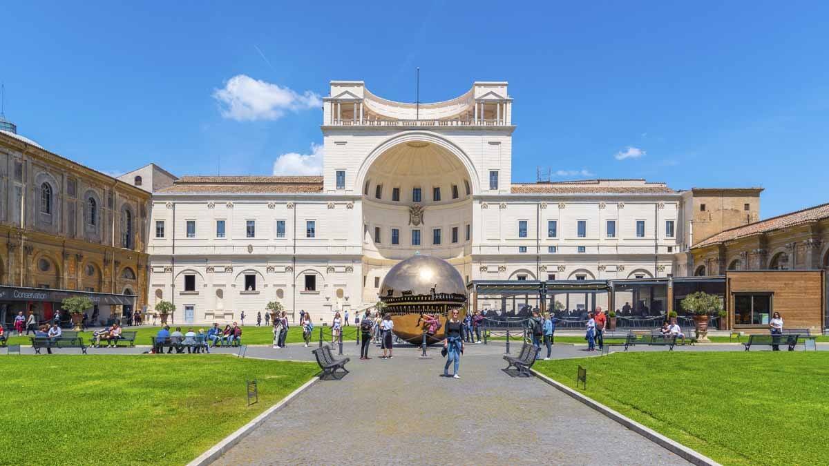 vatican-museums-entrance