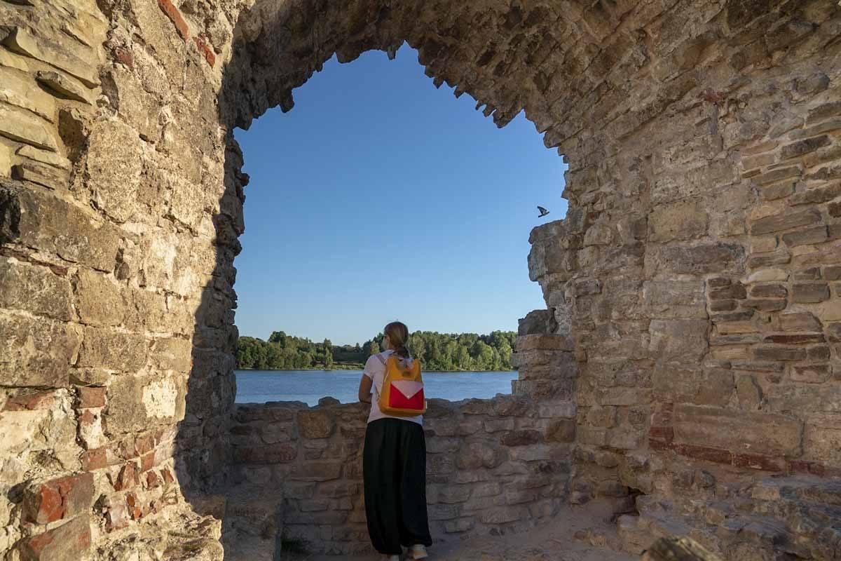 koknese castle ruins window