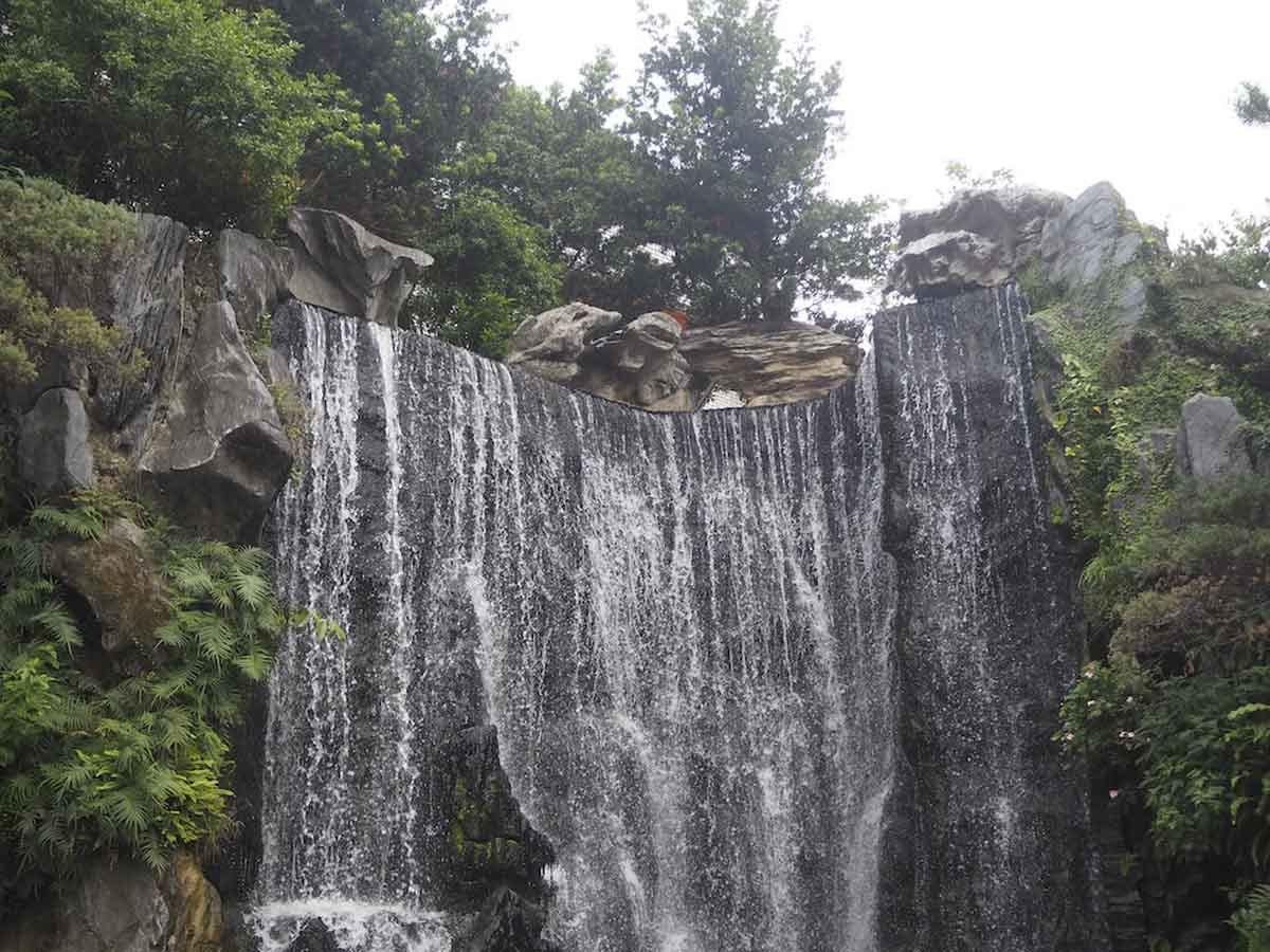 Waterfall-at-Longshan-Temple