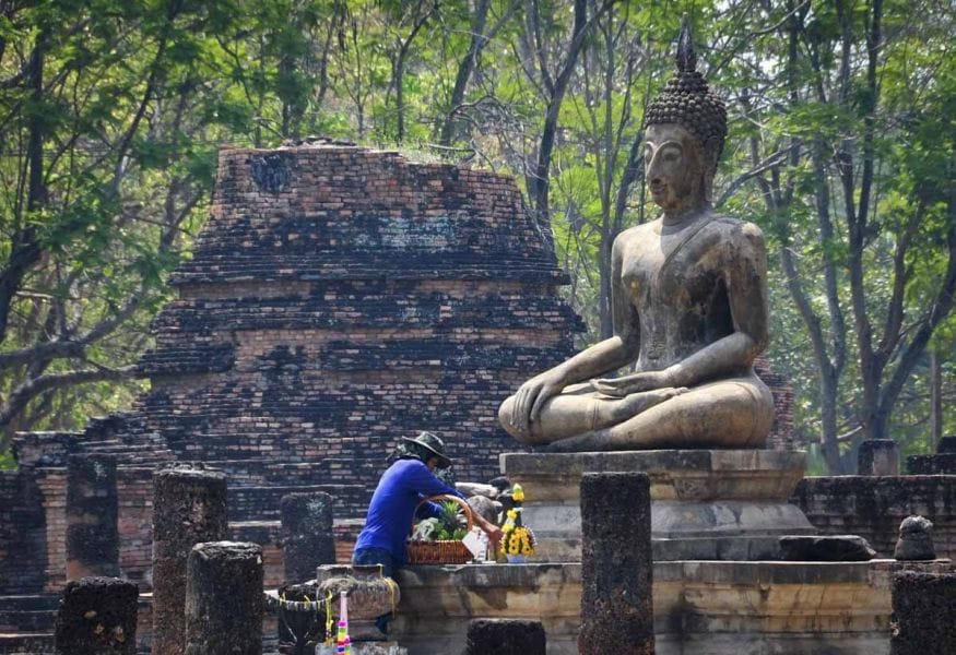 sukhothai buddha offers