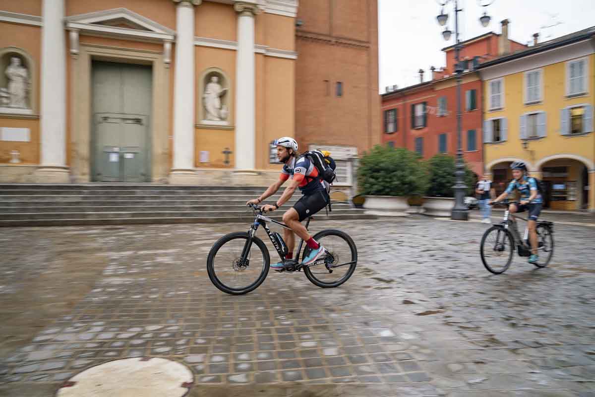 ciclovia del sole square rain