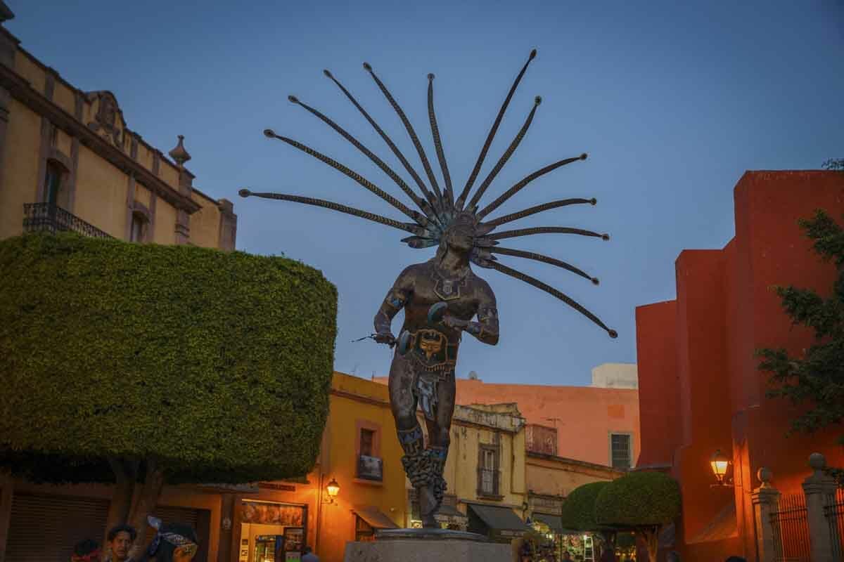 queretaro coquero statue