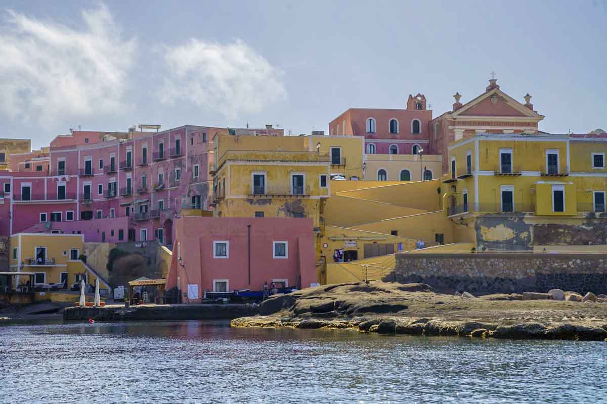 ventotene village colours