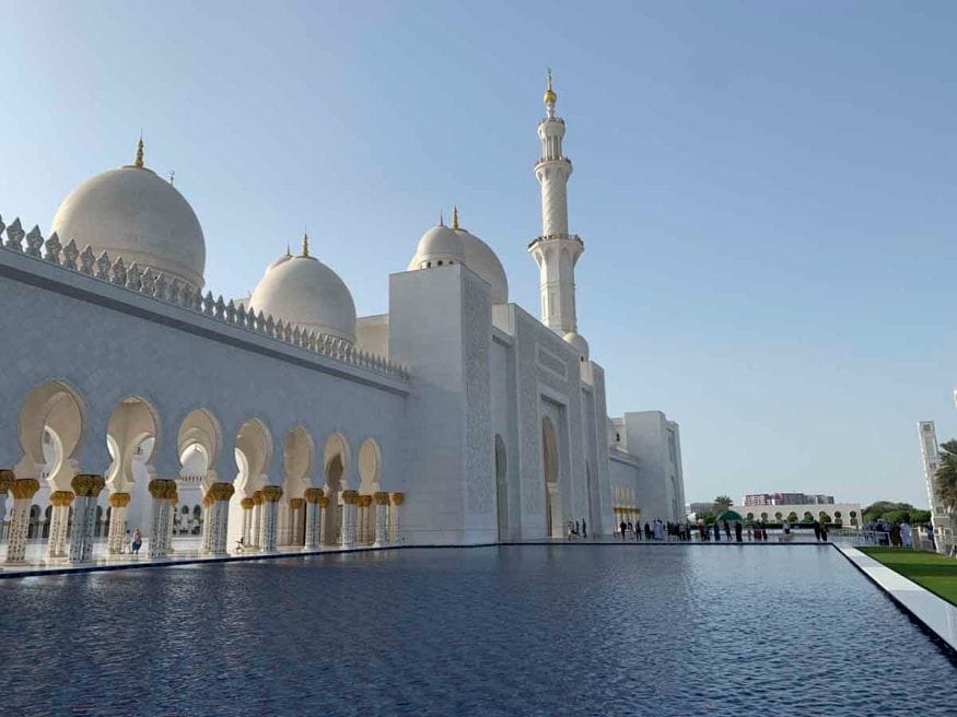 abu dhabi itinerary sheikh zayed grand mosque