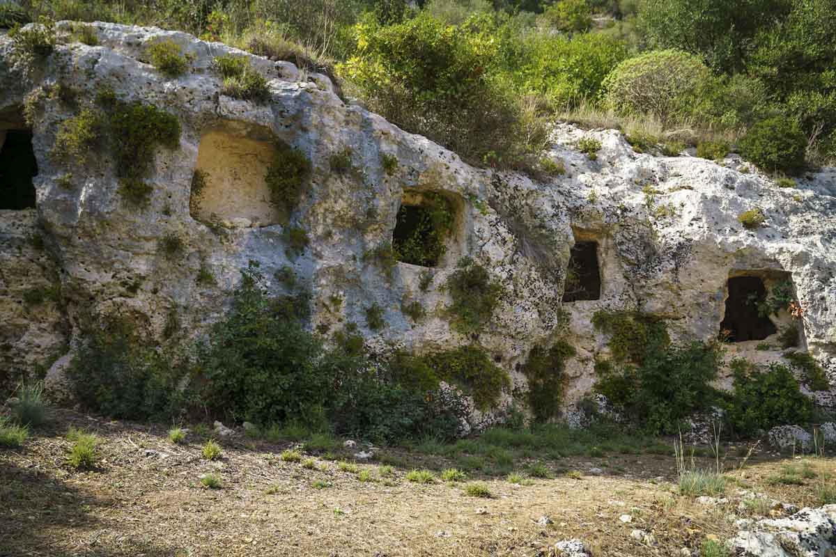 pantalica cave tombs