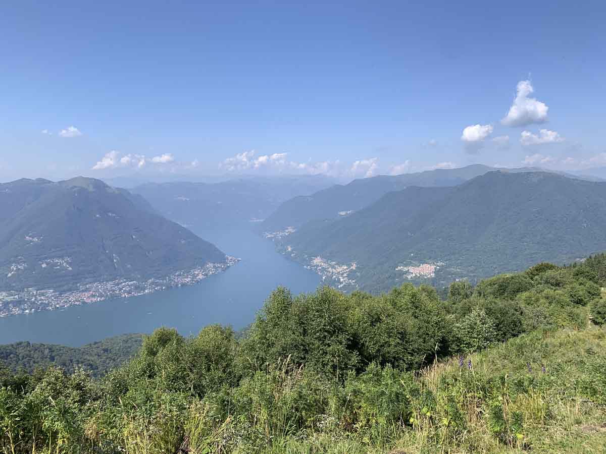 lake como view mountains