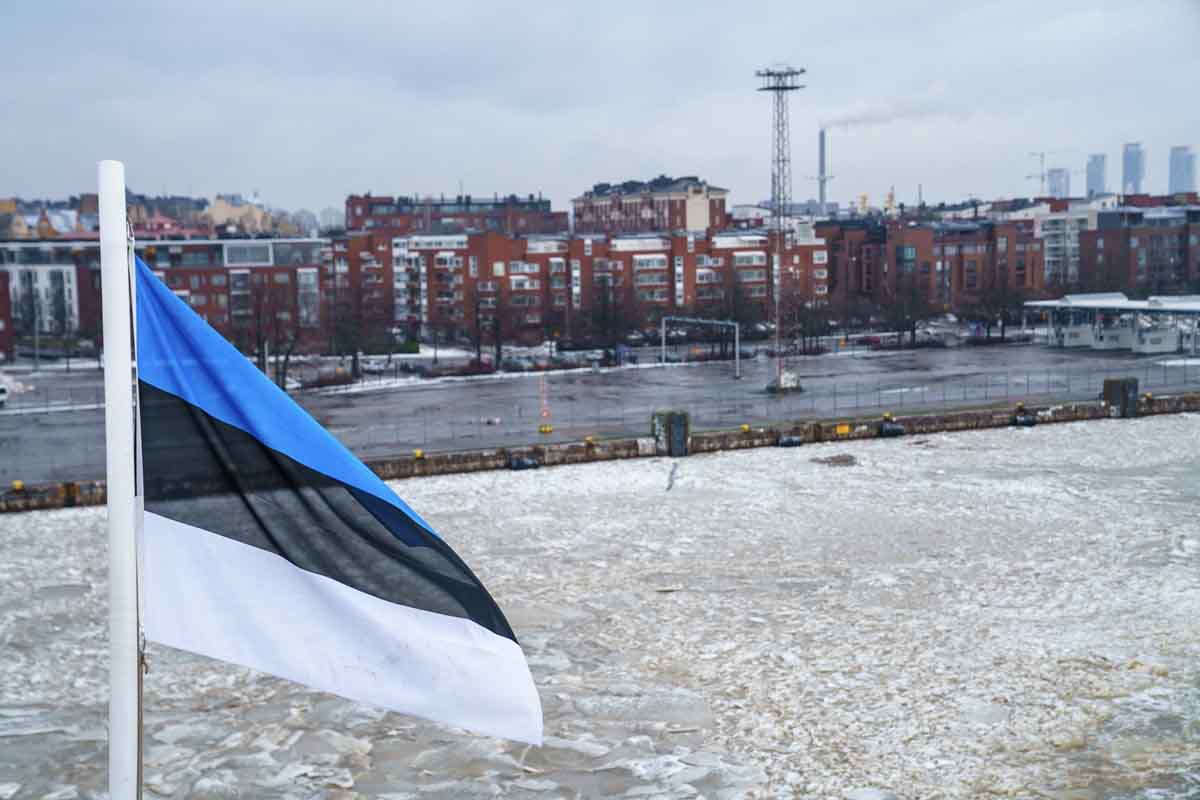 helsinki tallinn day trip flag