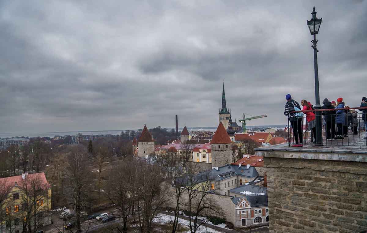 toompea hill people tallinn day trip