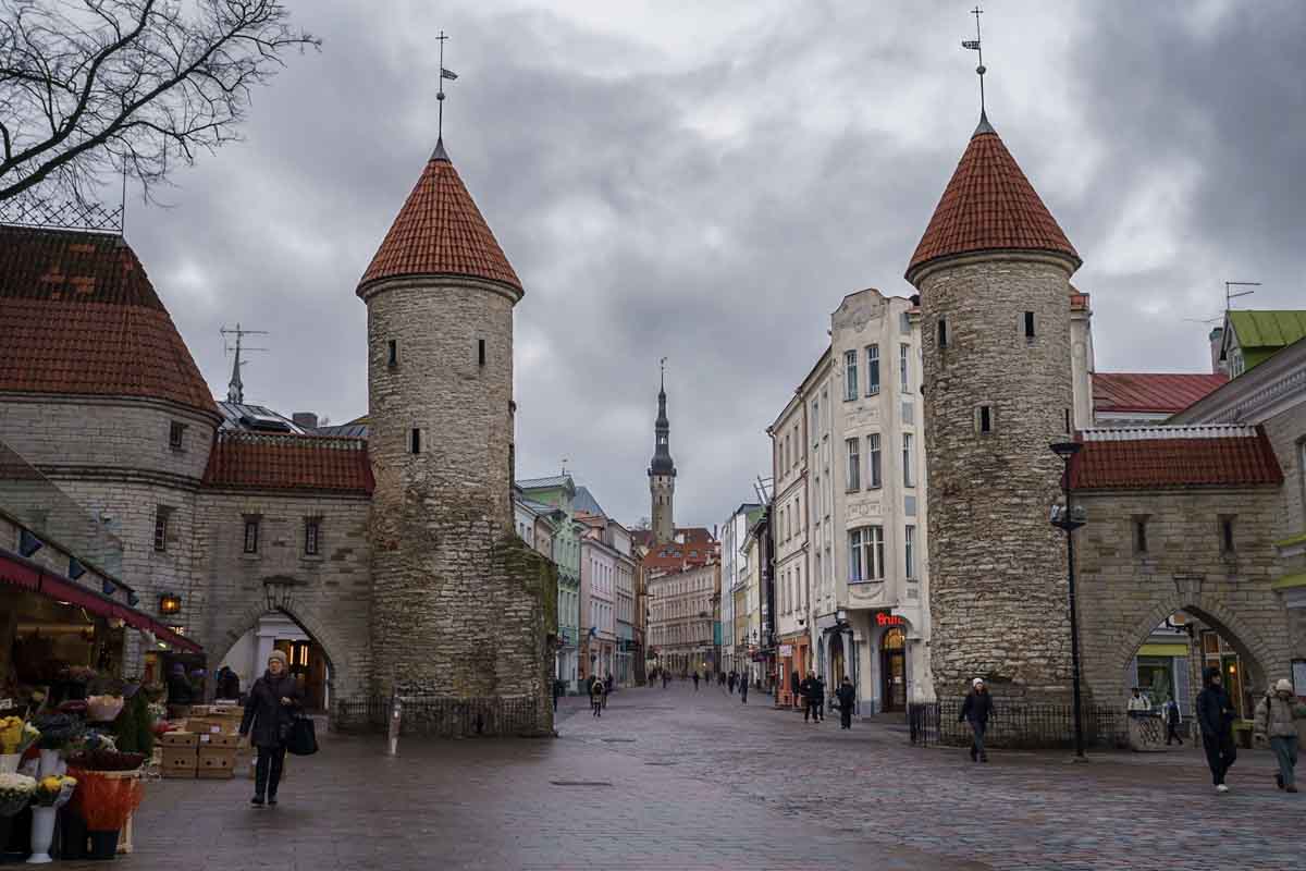 viru gate helsinki tallinn day trip 2