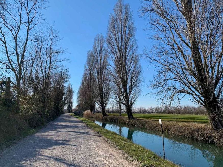 canal venice cycling