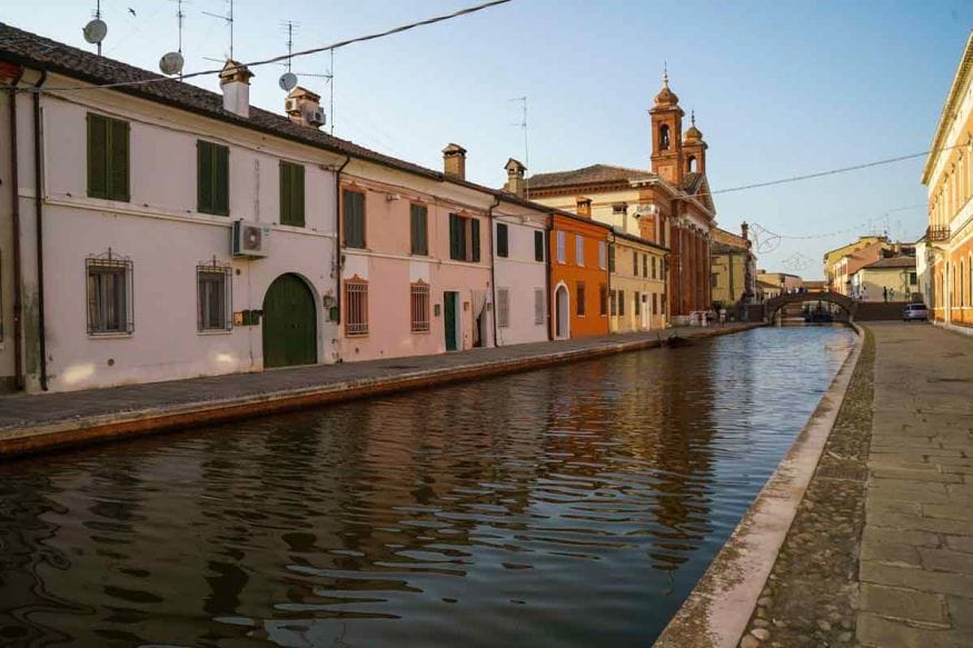 comacchio canals colourful houses