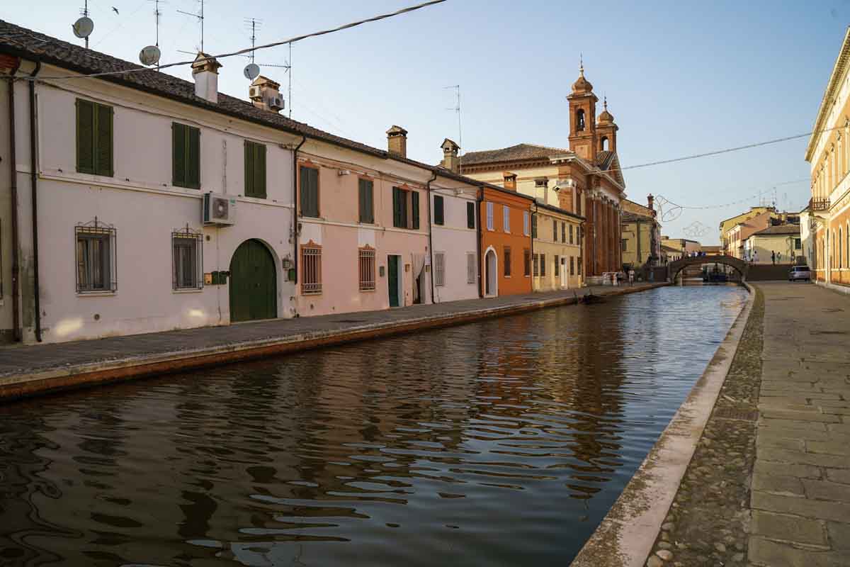 comacchio canals colourful houses