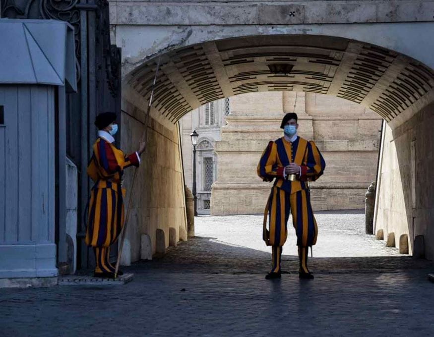 things to do in Vatican city swiss guards